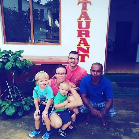 Hotel Athina & Restaurant Chilaw Eksteriør bilde