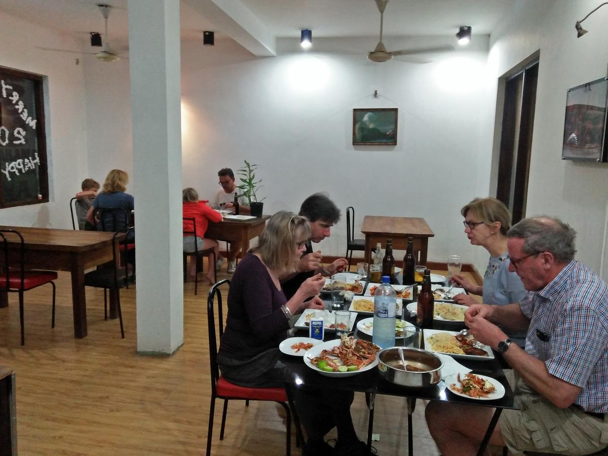 Hotel Athina & Restaurant Chilaw Eksteriør bilde